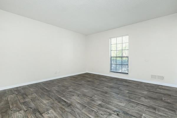 Grand Oaks Image 8