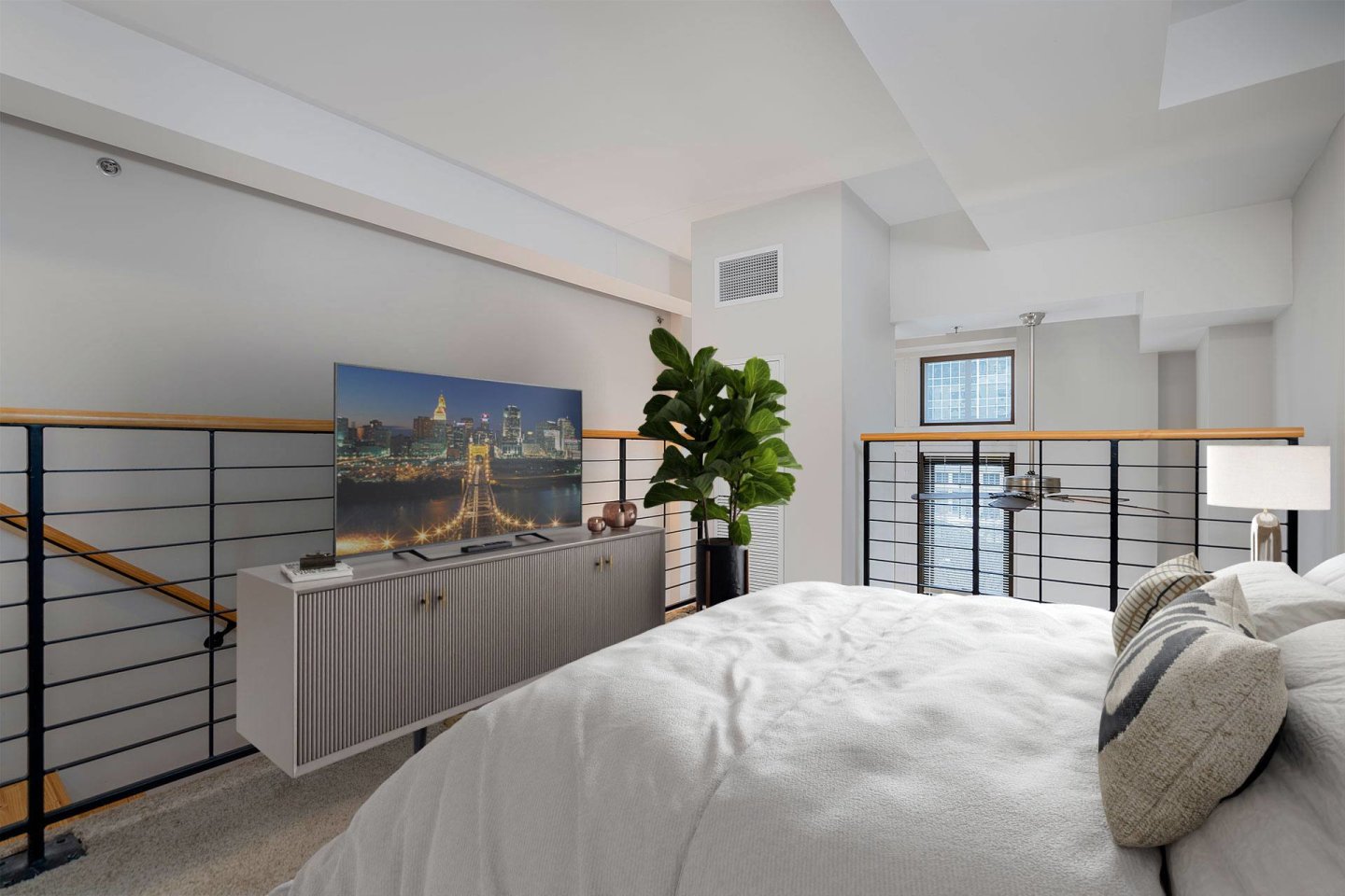 Parisian on Vine Apartments Image 8