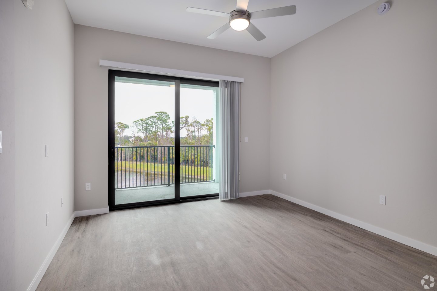 Imperial Crossing Luxury Apartment Homes Image 36