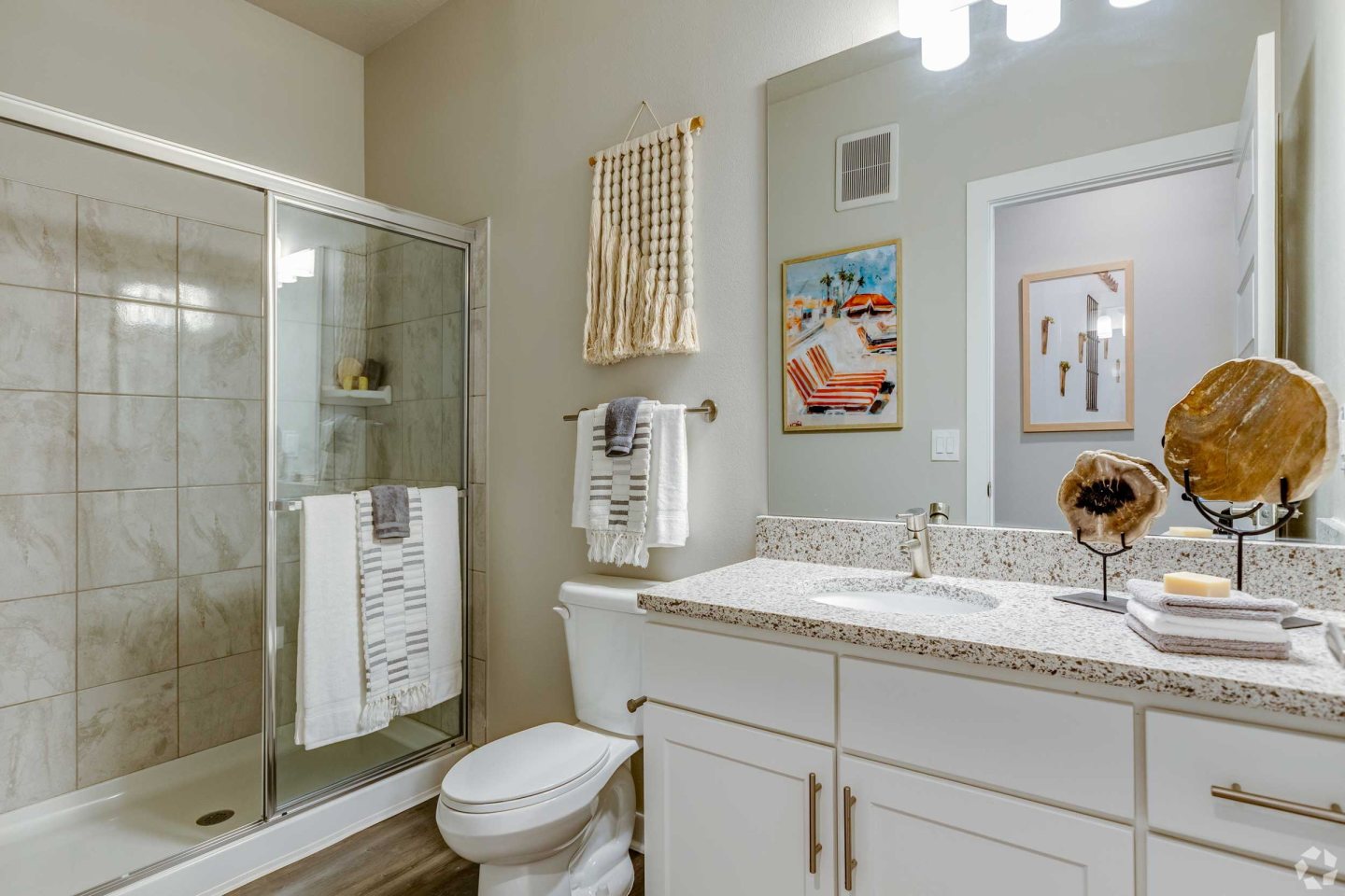Shoreview Waterfront Apartments Image 14