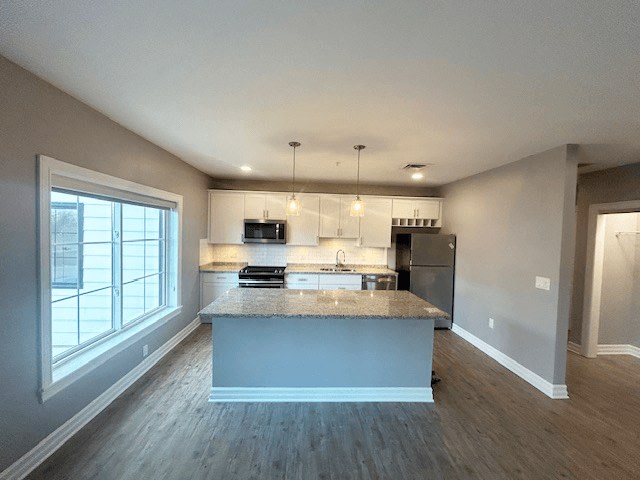 945 Kenmore Avenue Image 6