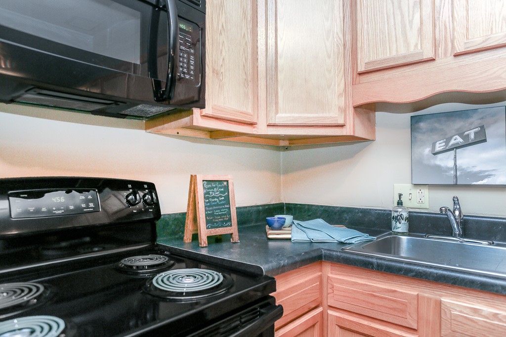 Cedar Point Apartments Image 2