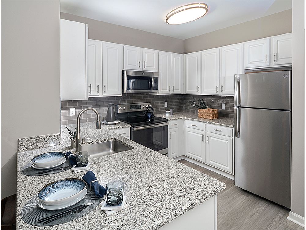 Plymouth Pointe Apartments Image 3