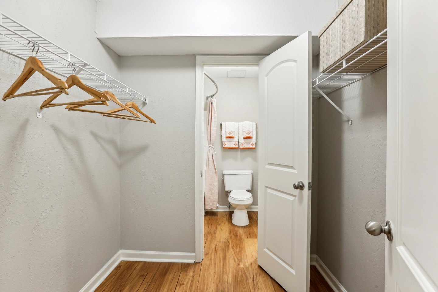 865 Bellevue Image 16