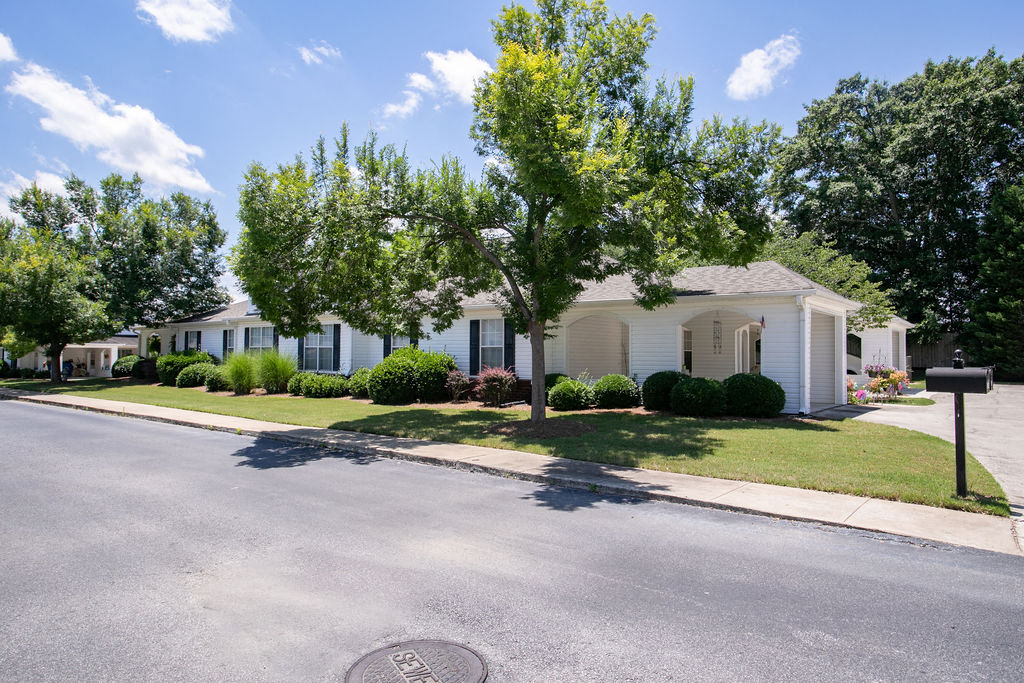 Bellevue - Senior Housing Image 10
