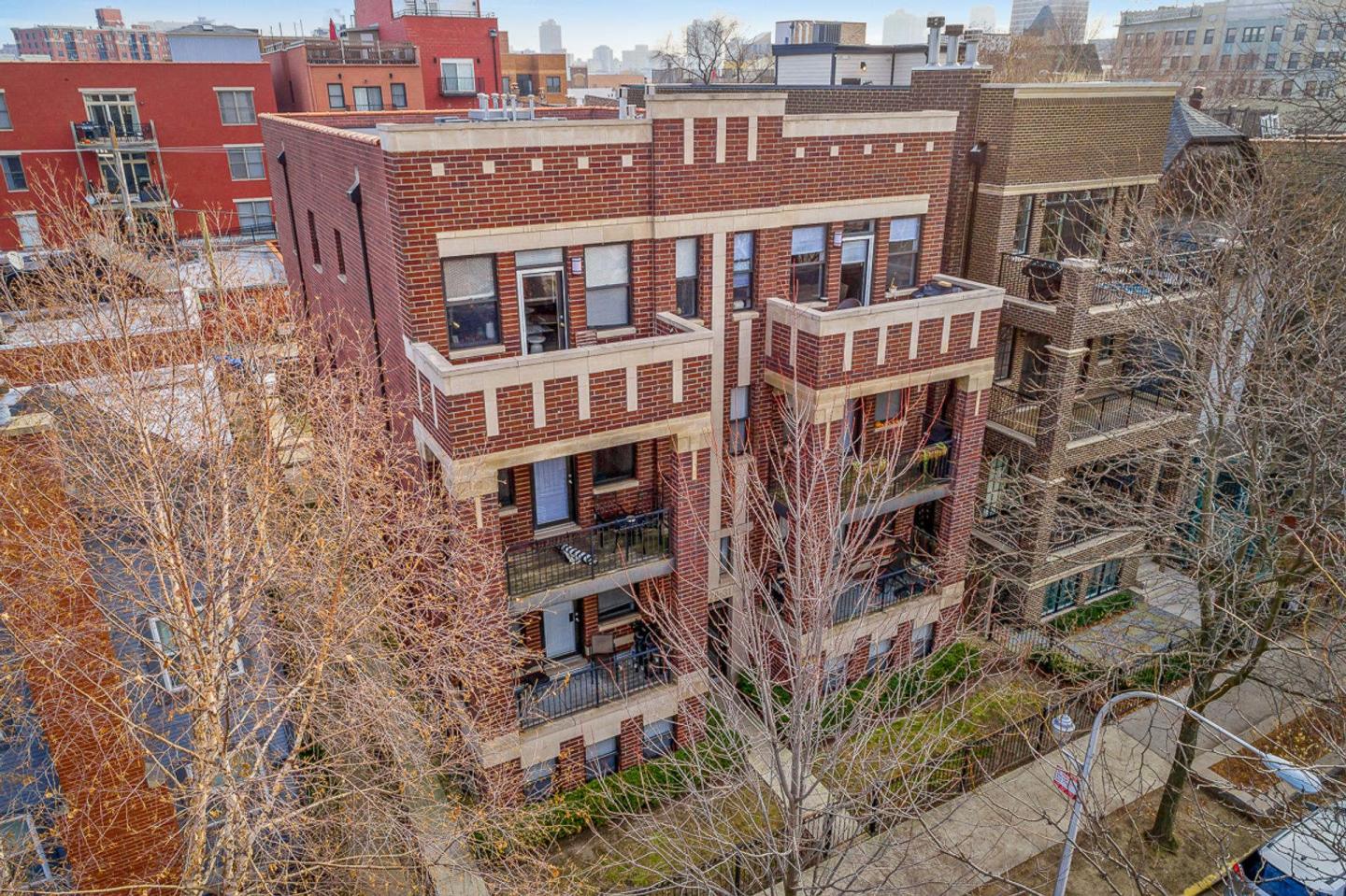 3229-31 N Kenmore Image 2