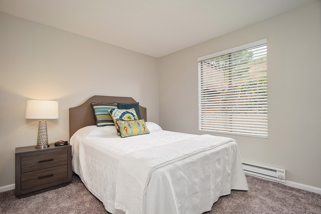 St. Charles Oaks Apartments Image 8