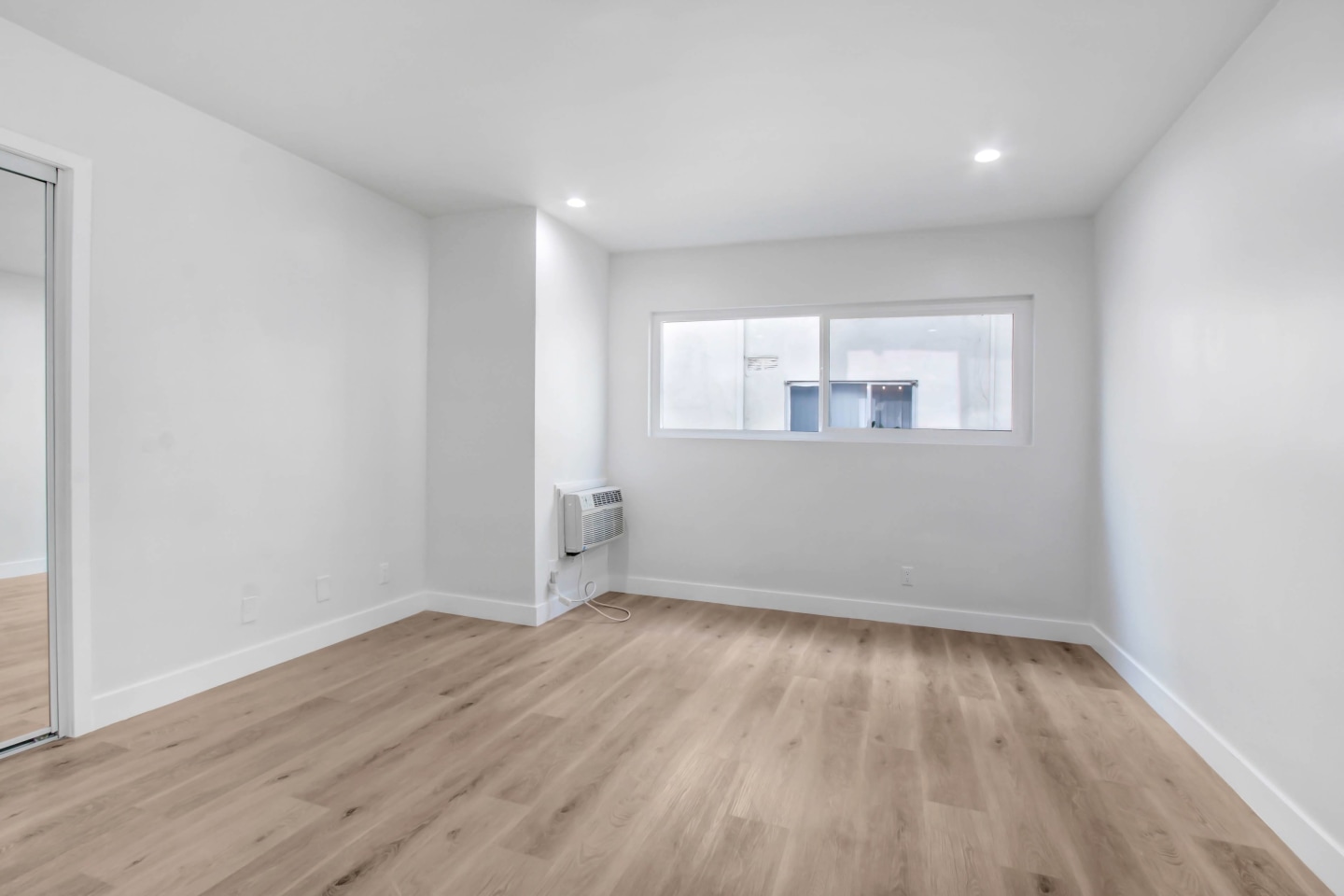 8534 - 8538 Colgate Image 6