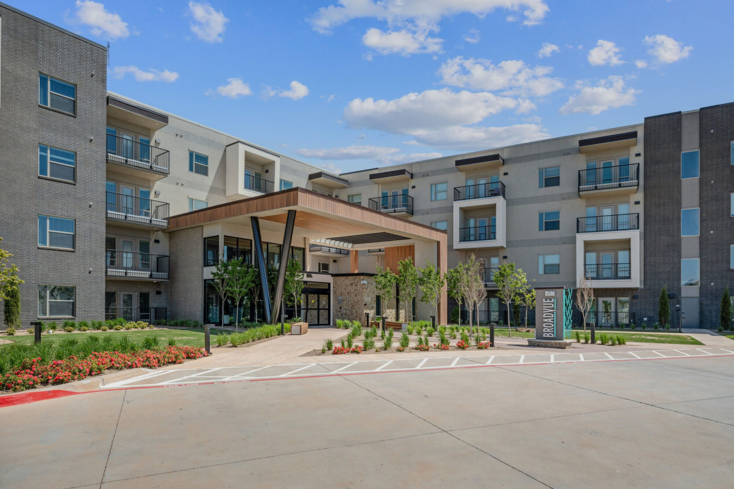 BroadVue Apartments Image 24