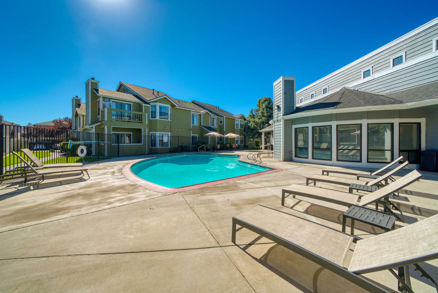 Bristle Pointe Image 5