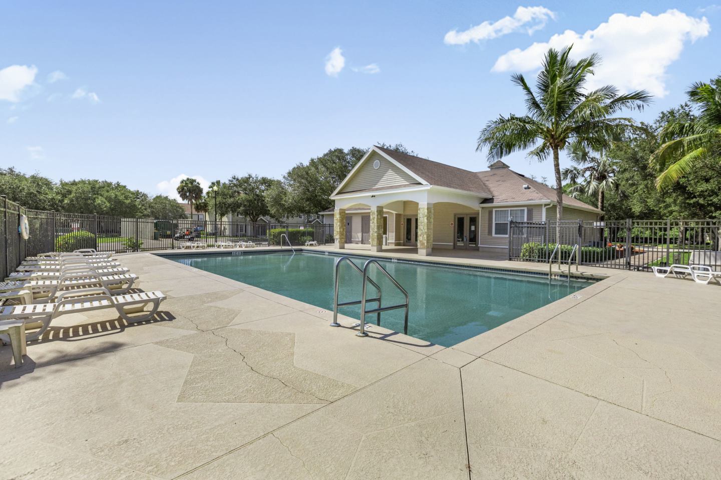 Mer Soleil Apartments Image 11