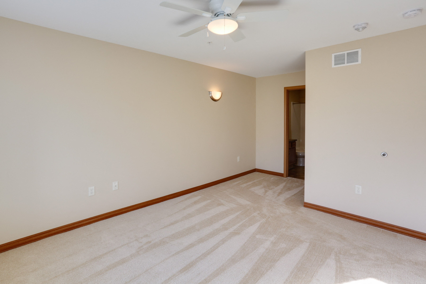 Deer Lakes Apartments Image 28