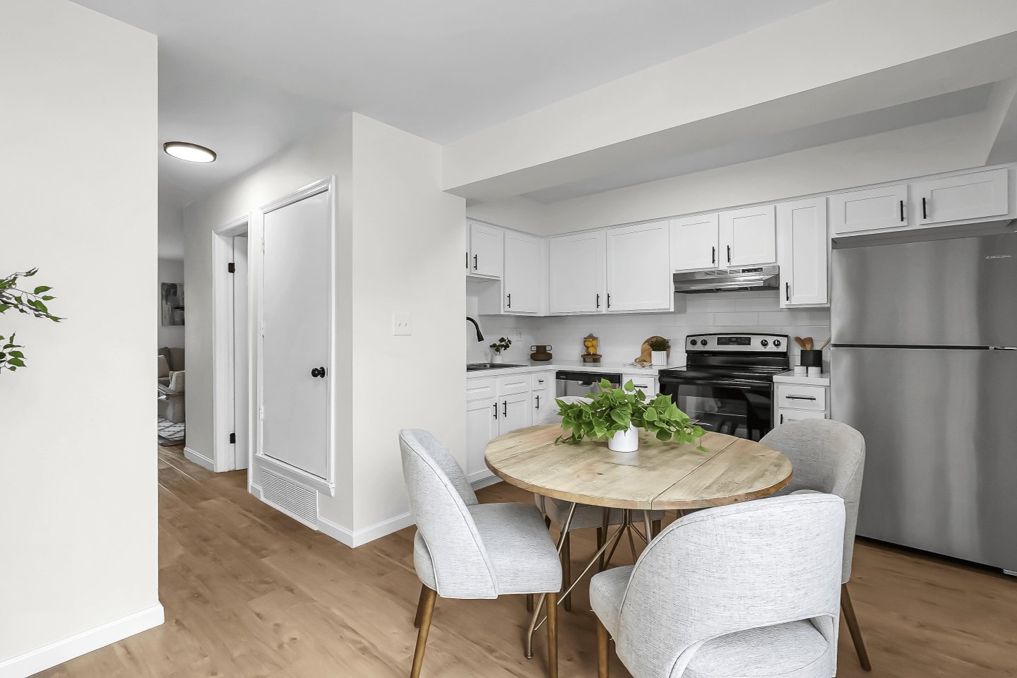 1289 | A Rental Condo Community Image 8
