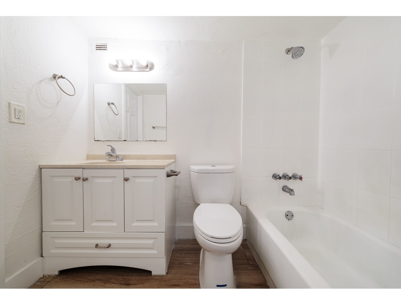 Miami Shores Luxury Apartments Image 6