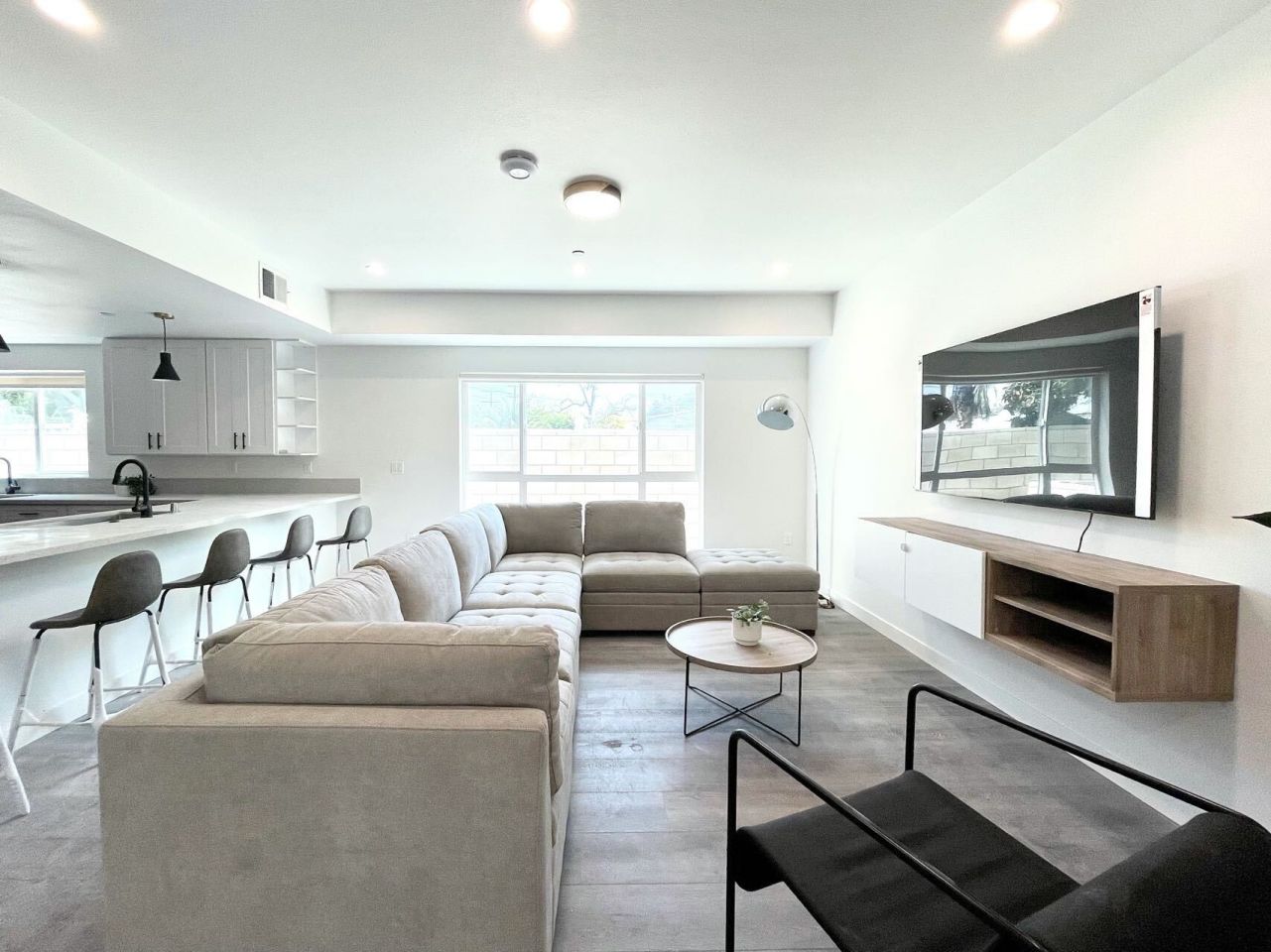 1439 W 37th Drive - Co-Living Image 3