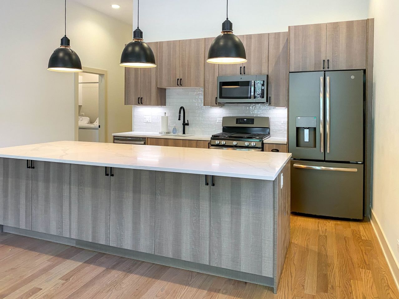 3054-58 N Greenview / 1507-11 W Barry Image 8