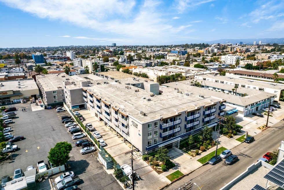 Clarington Apartments Image 2