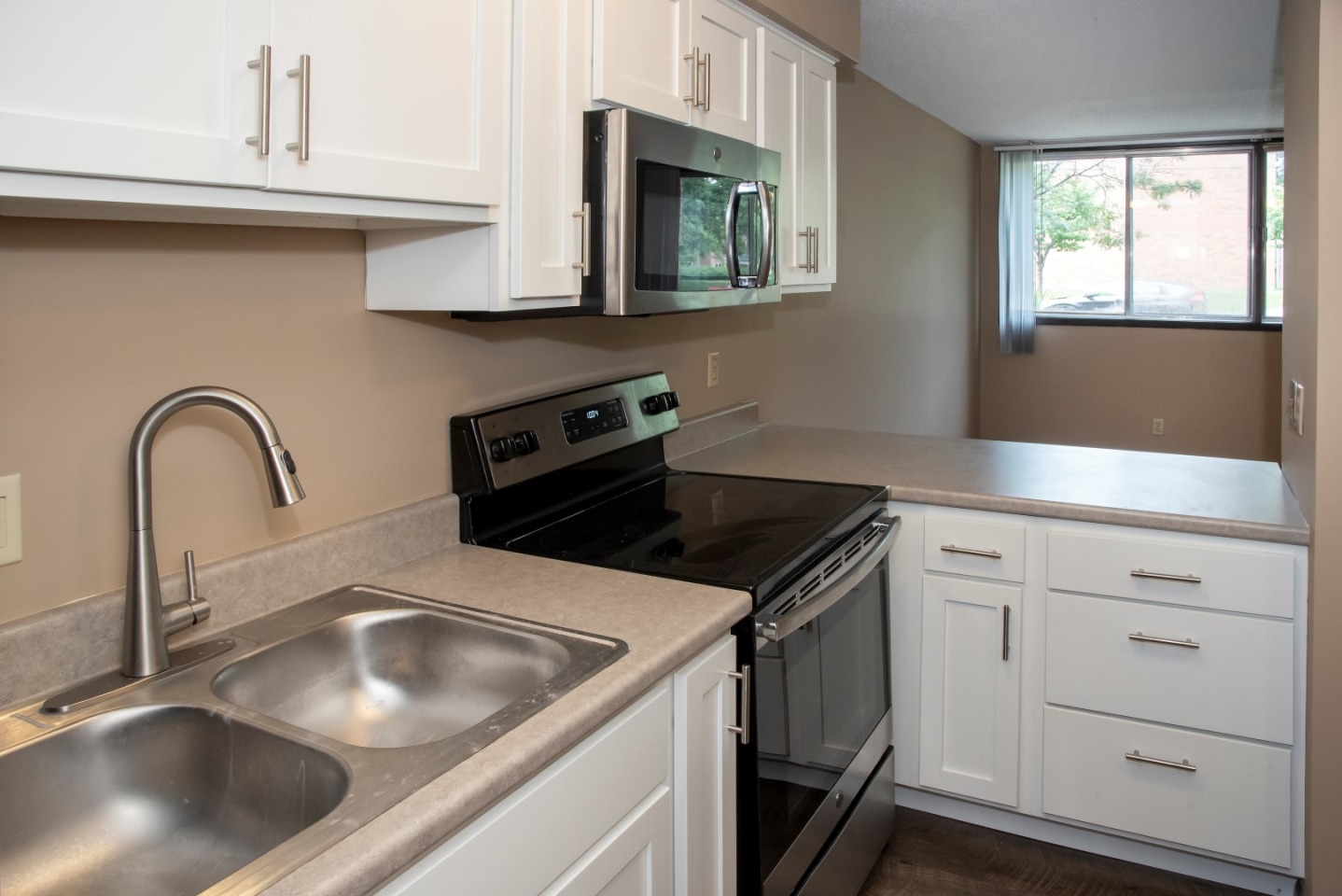 600 10th Ave Apartments Image 15