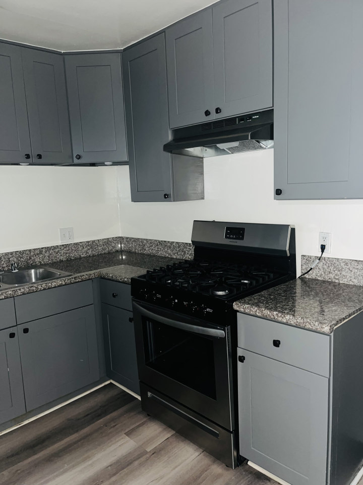 943 Elden Ave, Image 4