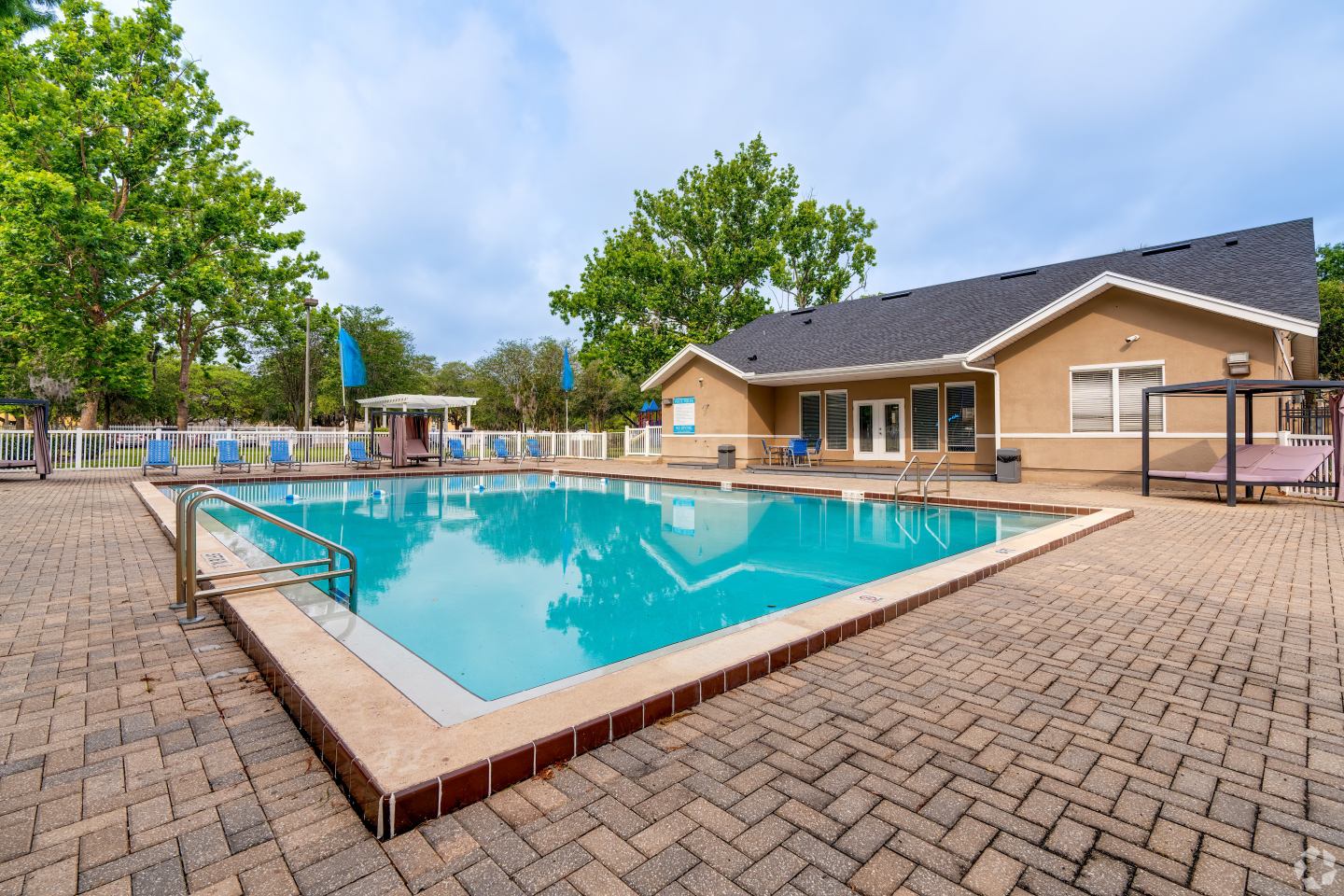 Village Lakes Apartments Image 15