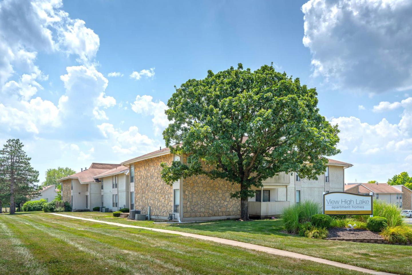 View High Lake Apartments Image 9