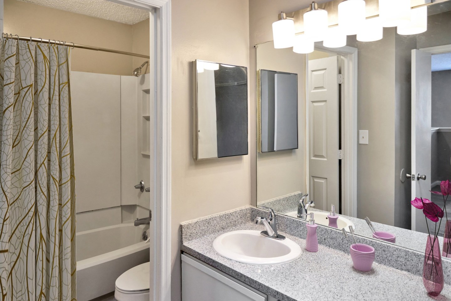 Greentree Apartments Image 9