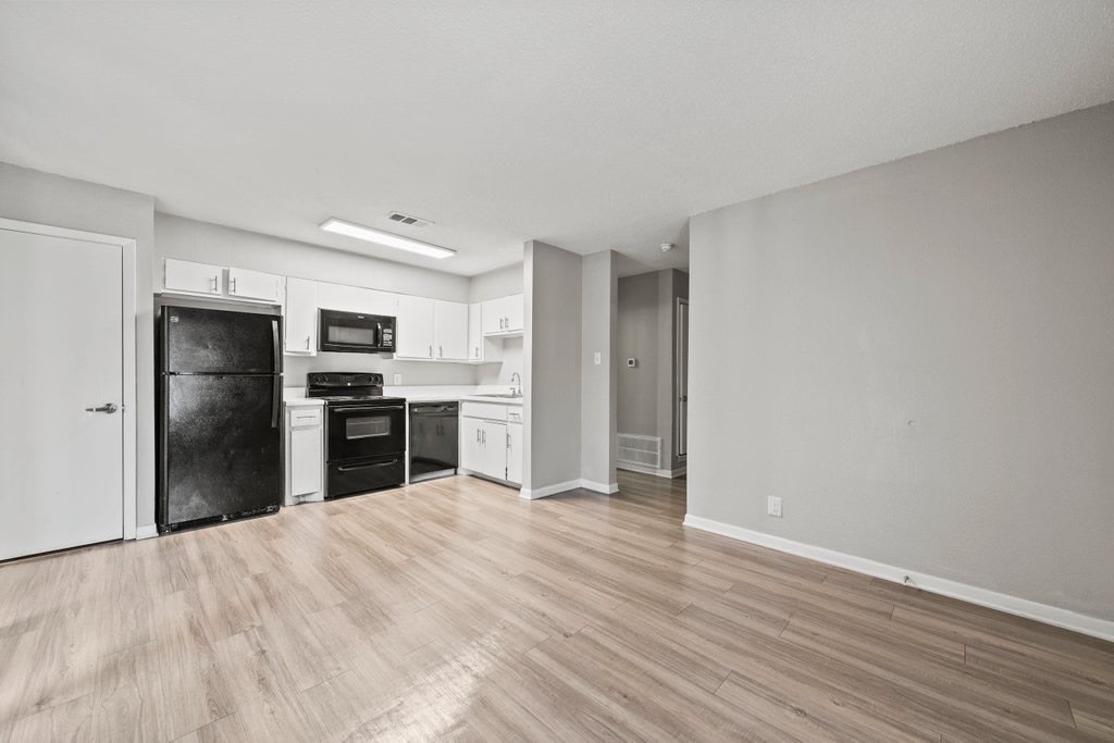 The Lynx Apartments and Townhomes Image 10