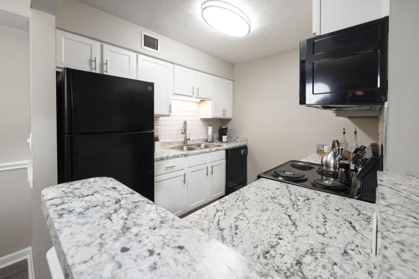 Cross Creek Apartments Image 1