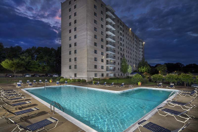 Iverson Towers Apartments & Anton House Apartments Image 11