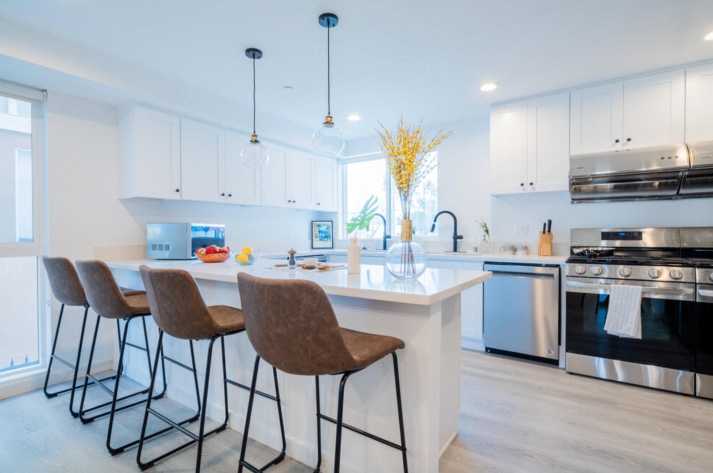 1815 W Adams Boulevard - Co-Living Image 3