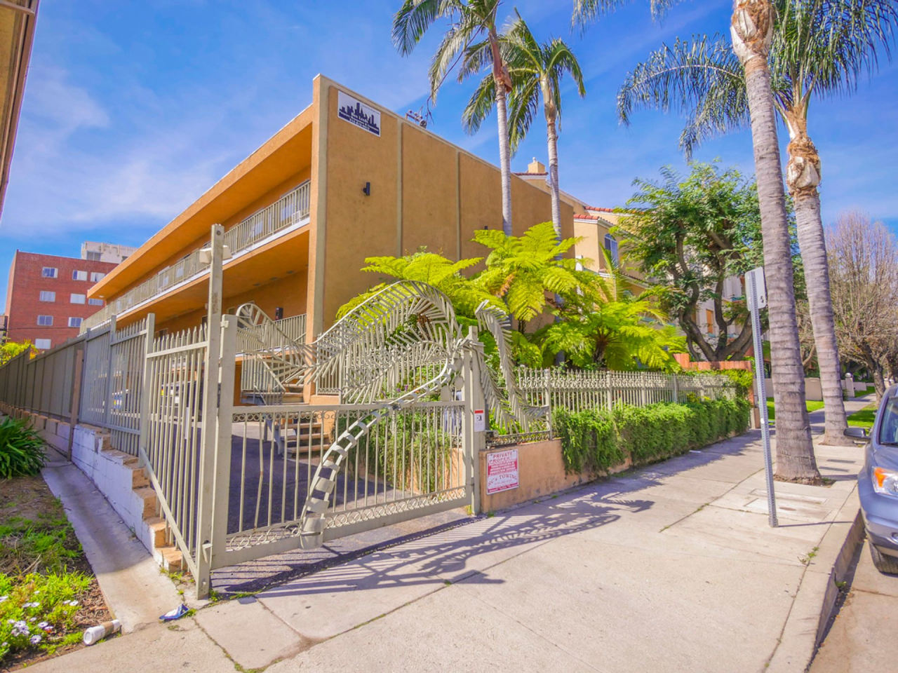 13952 Moorpark St. Image 3