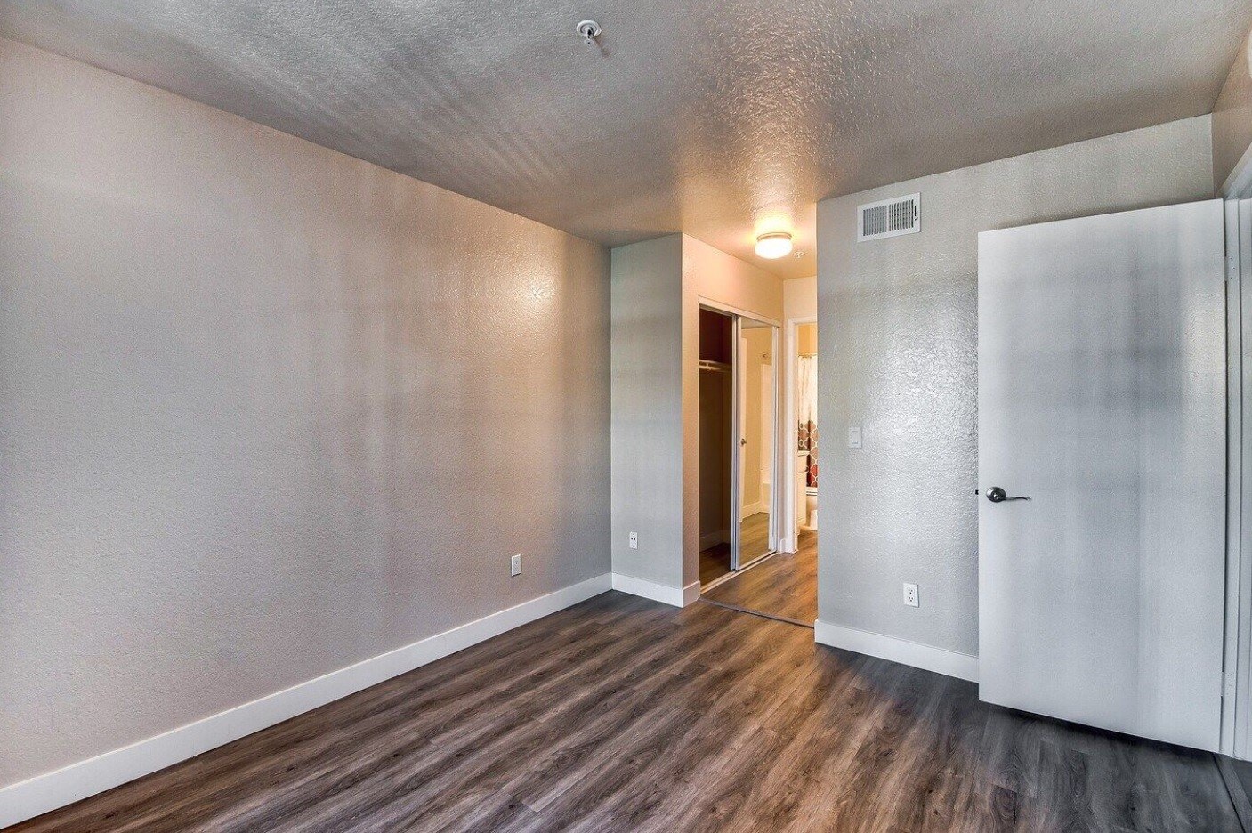 Park Tower Apartments Image 10