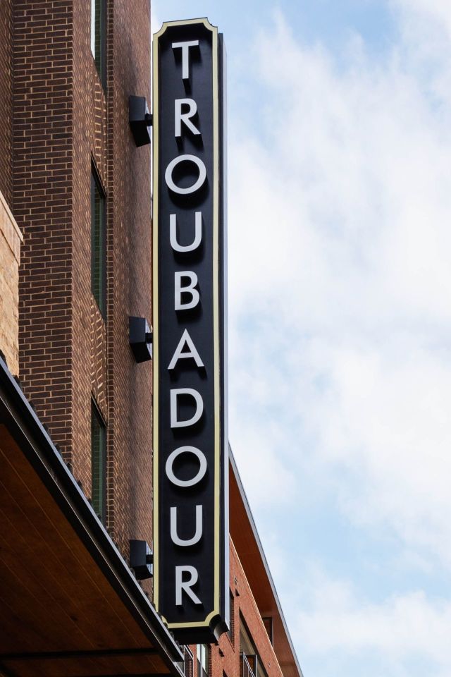 Troubadour Image 125