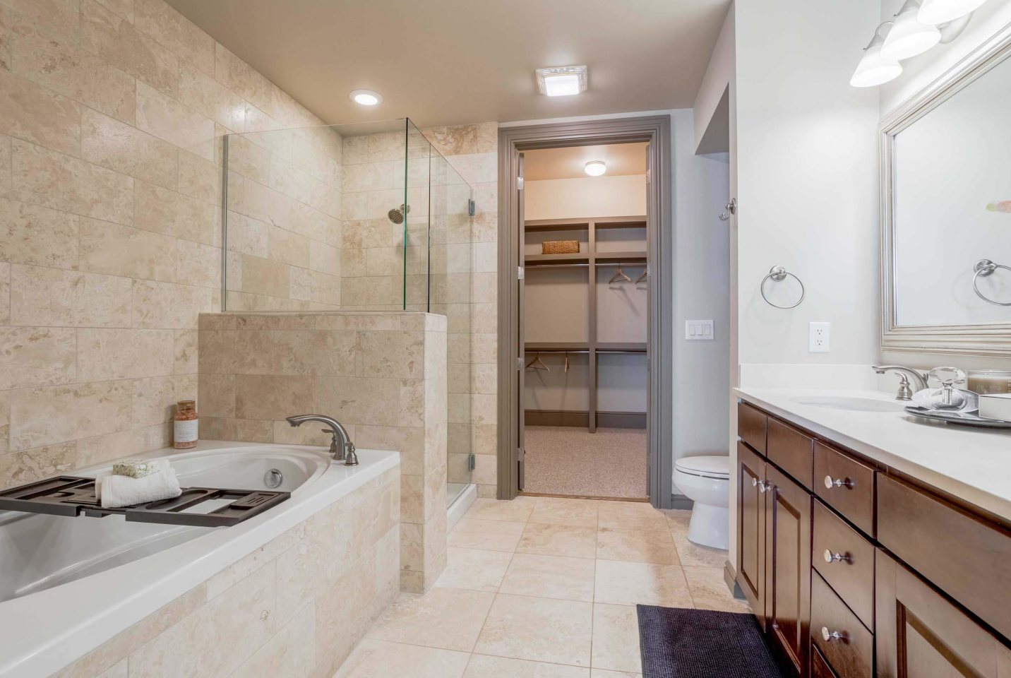 7 Riverway Image 25