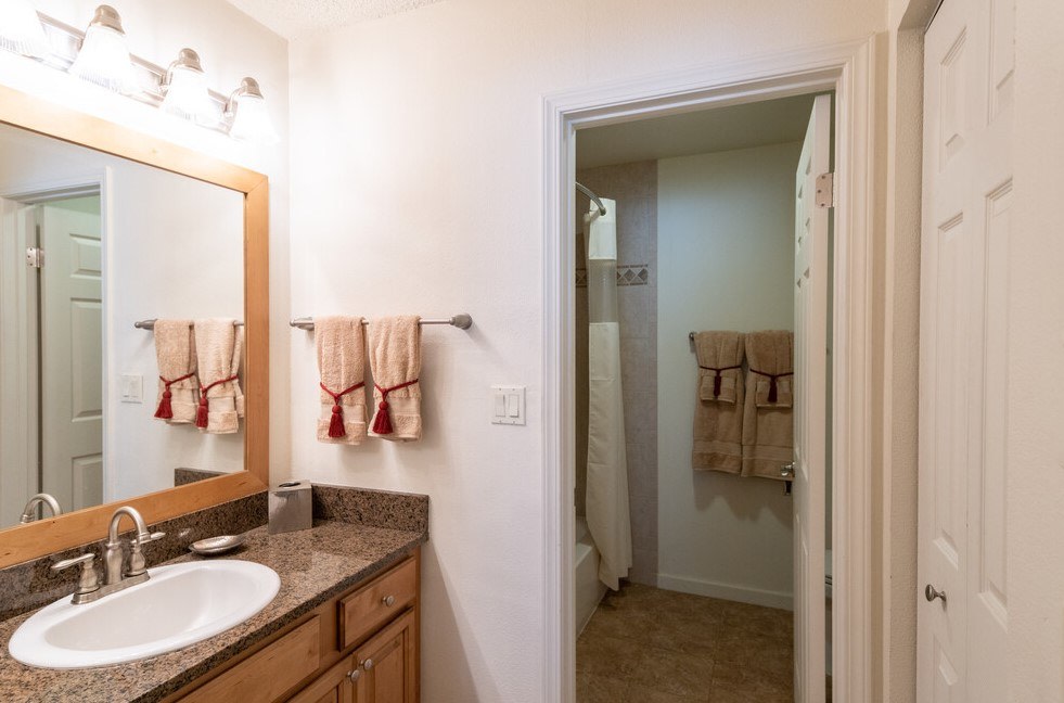 Clarington Apartments Image 18