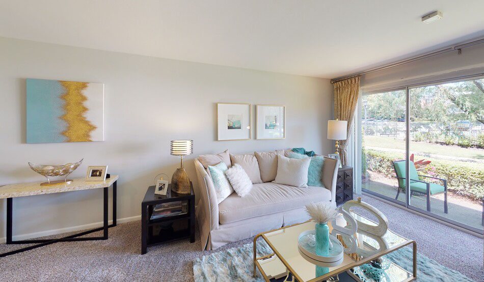 Versailles on the Lakes Oakbrook Image 16