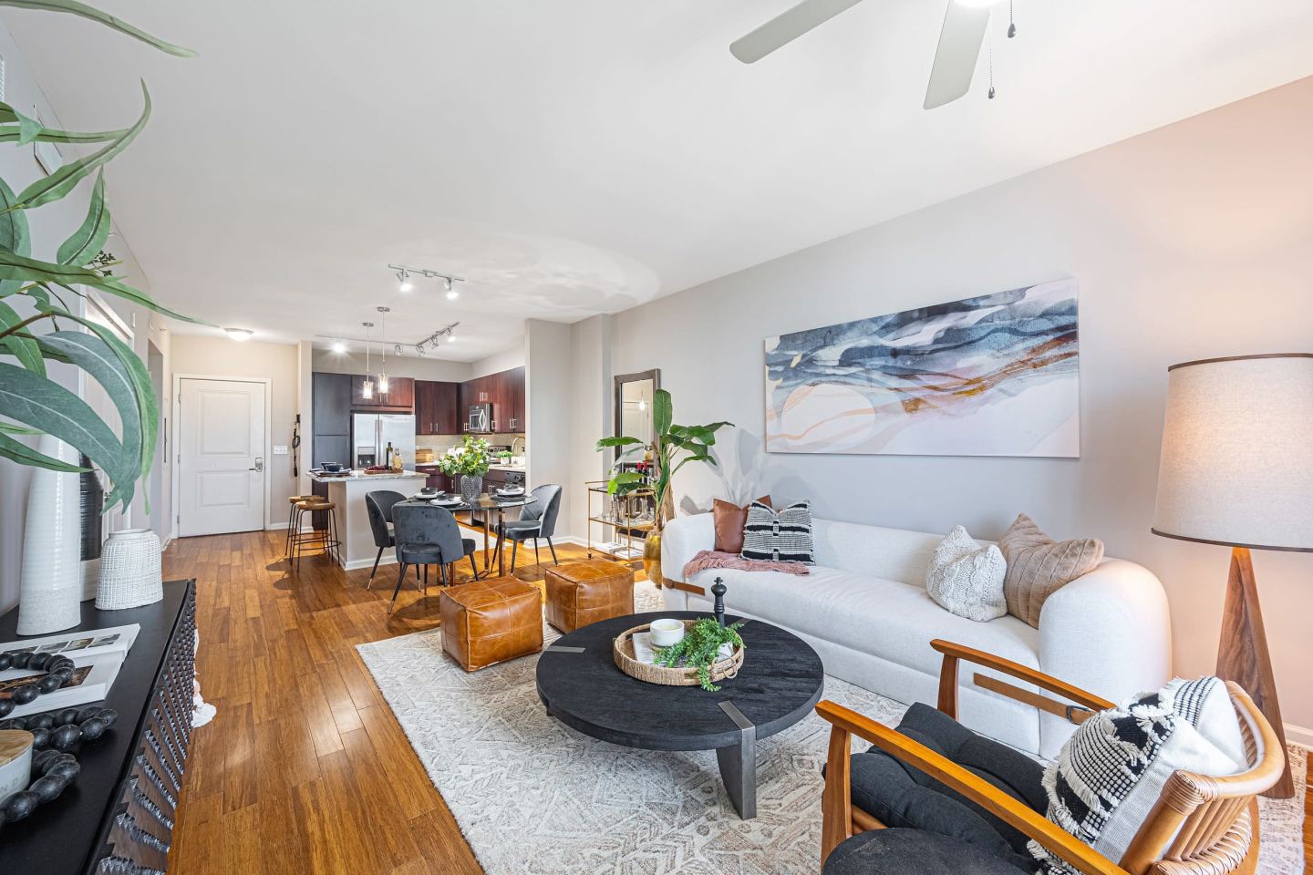 1640 Victoria Park Apartments Image 4