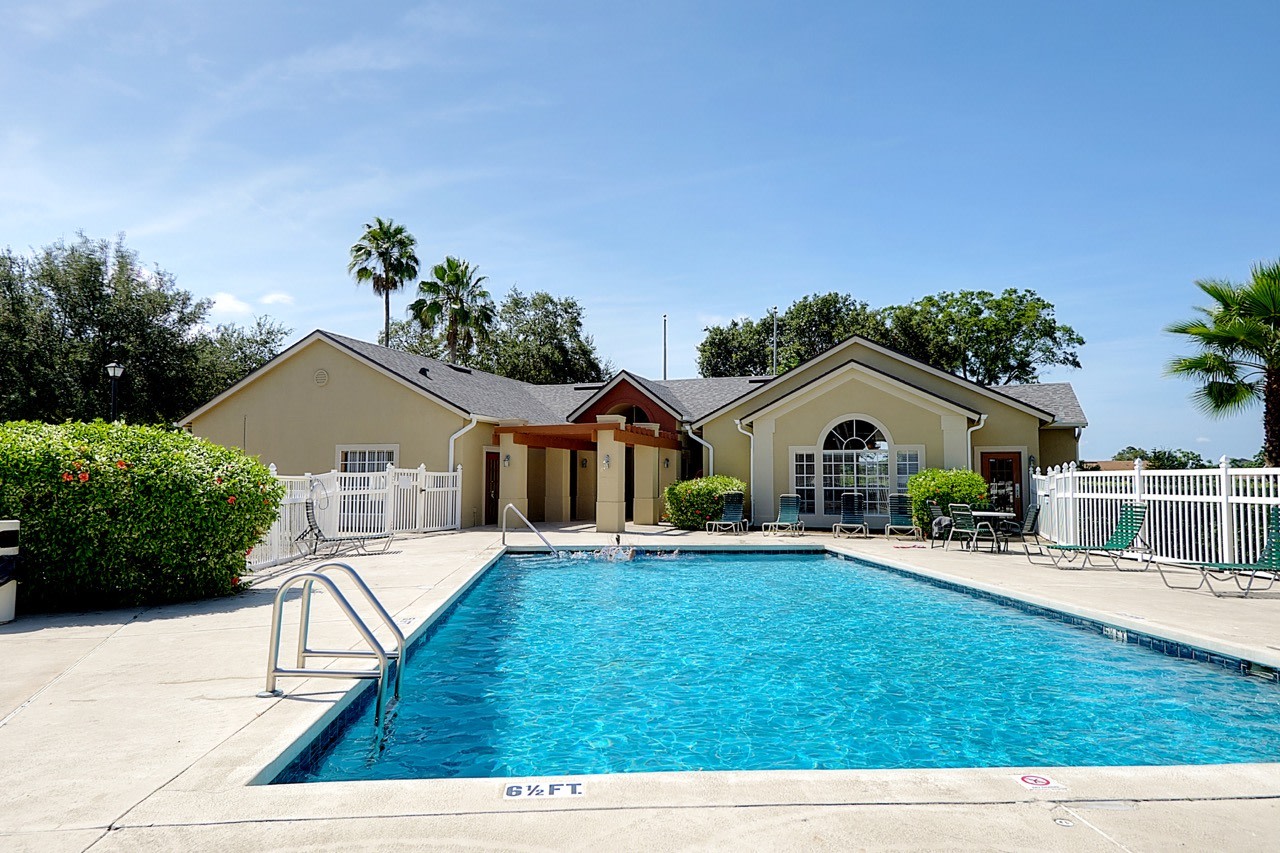 Oasis Club Apartments Image 12