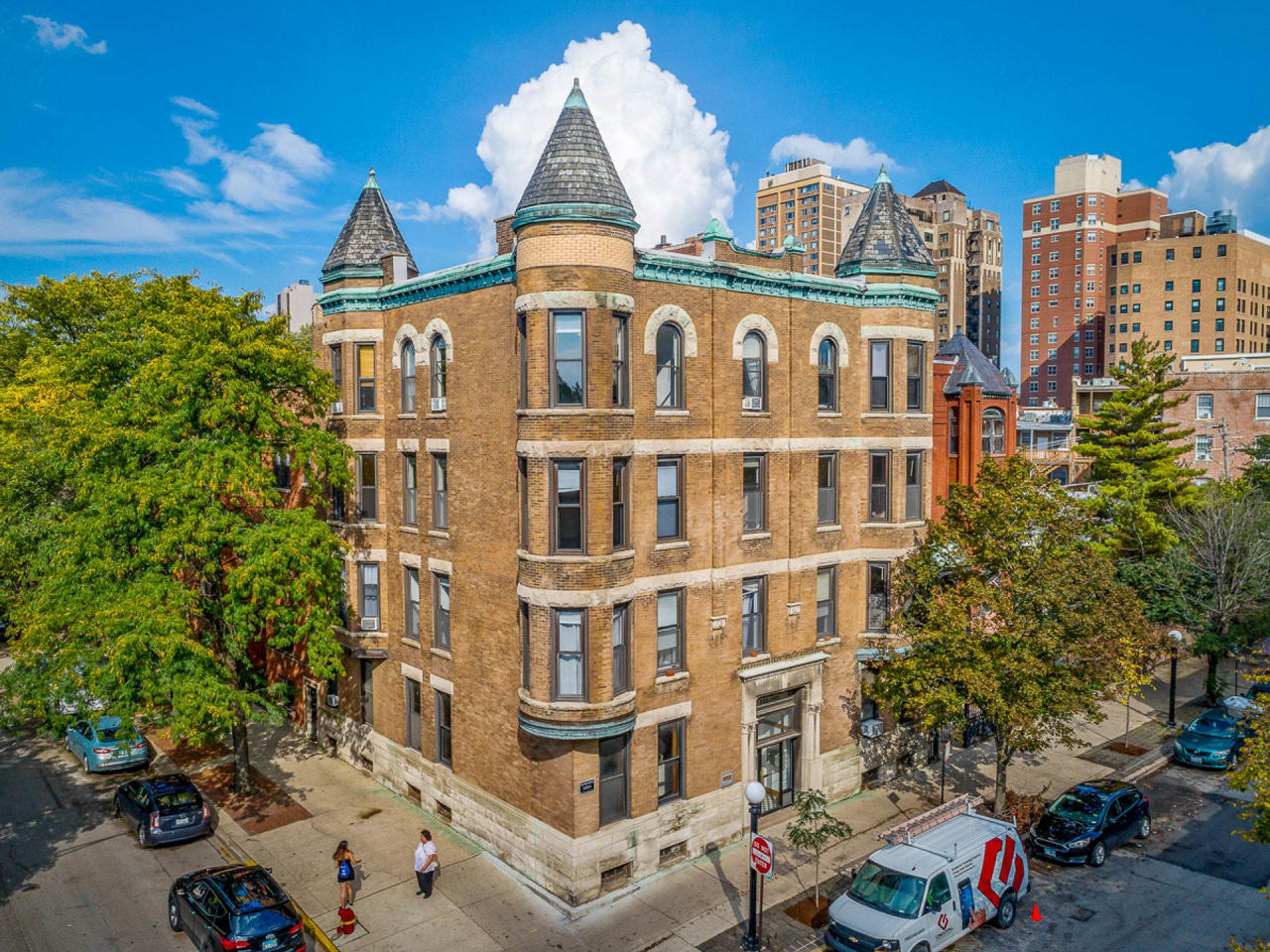 354 West Dickens Ave. Apt. Image 1