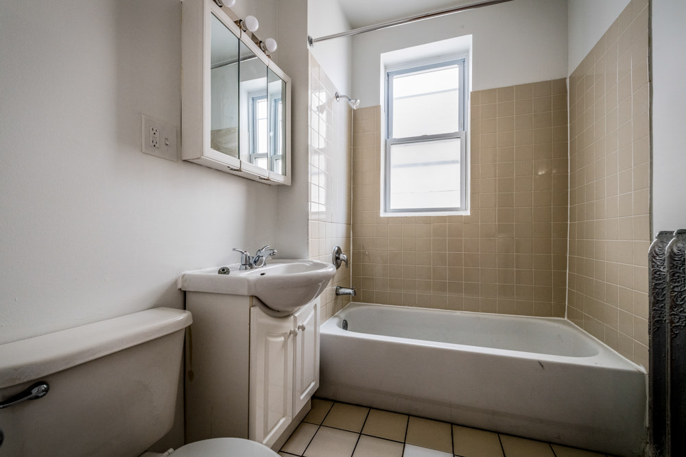 6748 S Blackstone Image 5