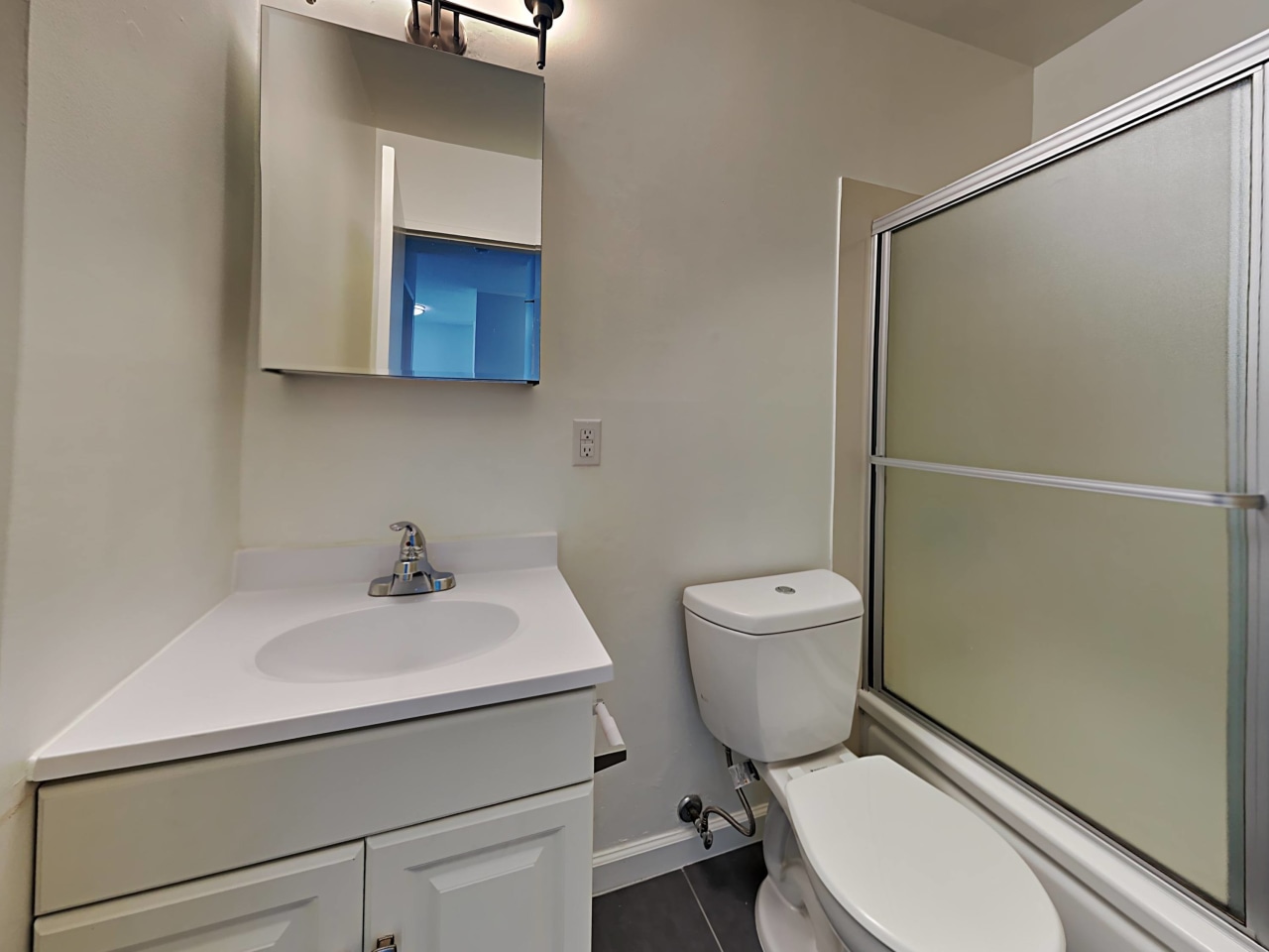 671 Vernon Image 6