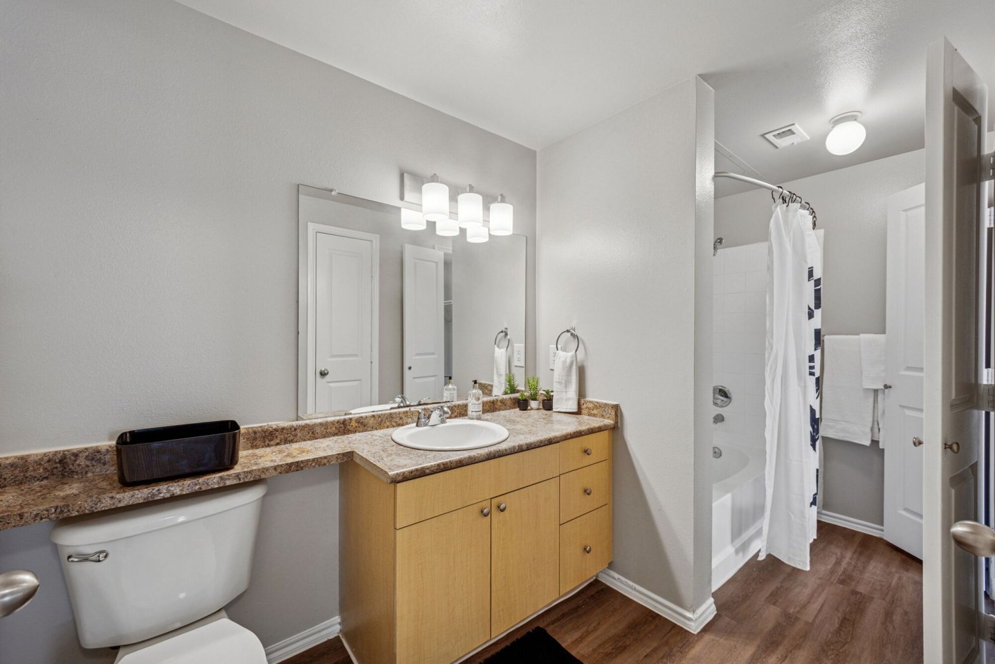 The Residences at Holland Lake Image 20