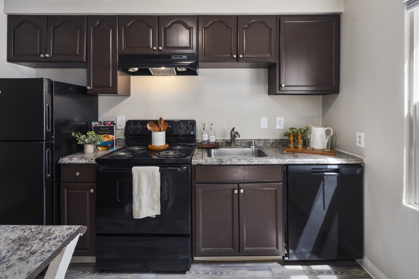 Pacific Walk Townhomes Image 22