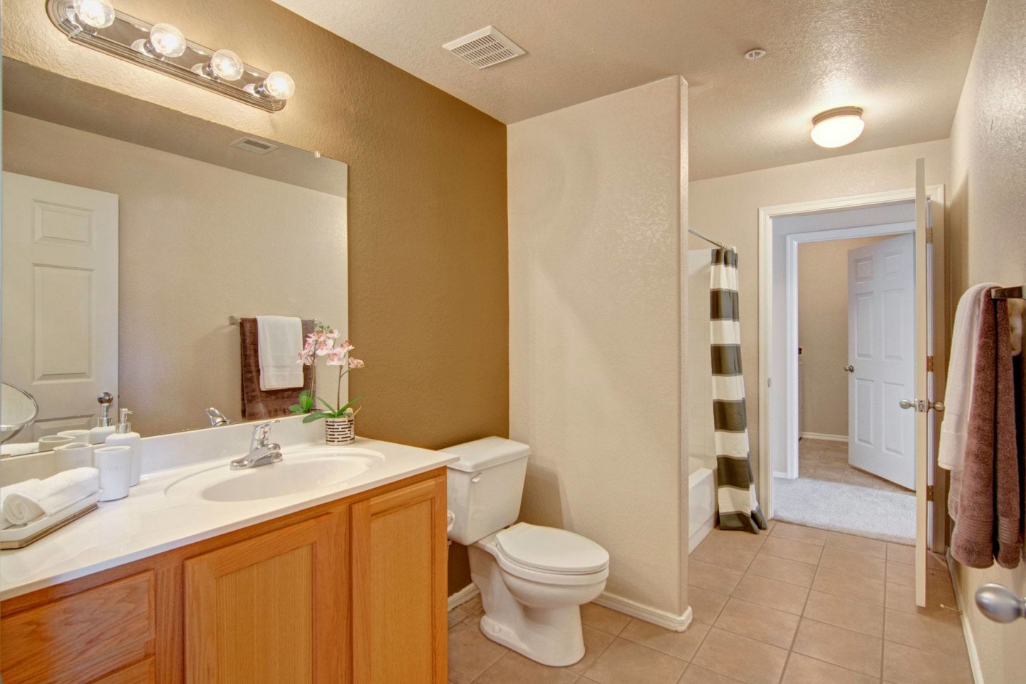 Dobson Towne Centre Image 15