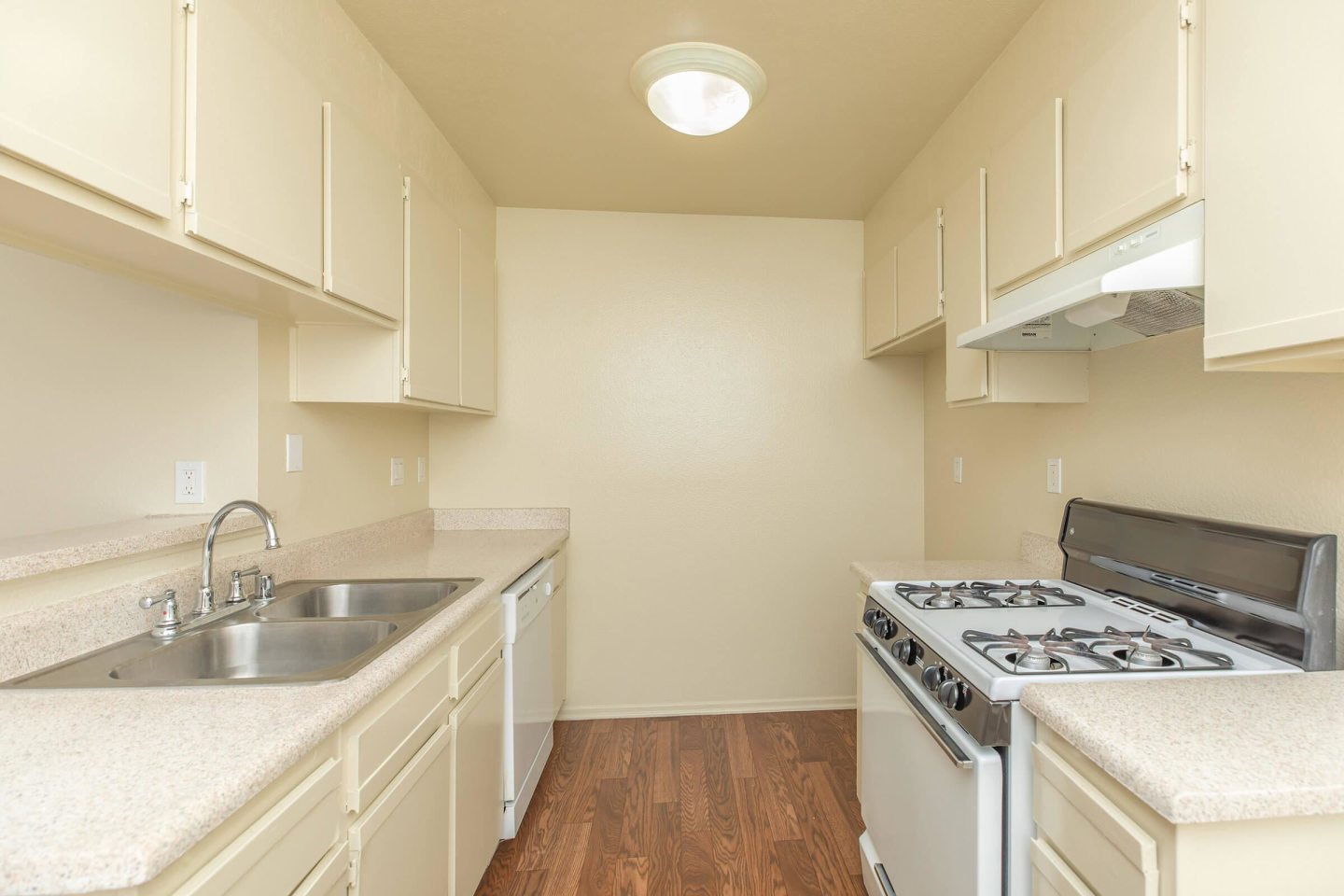 Harbor Point Apartments Image 18