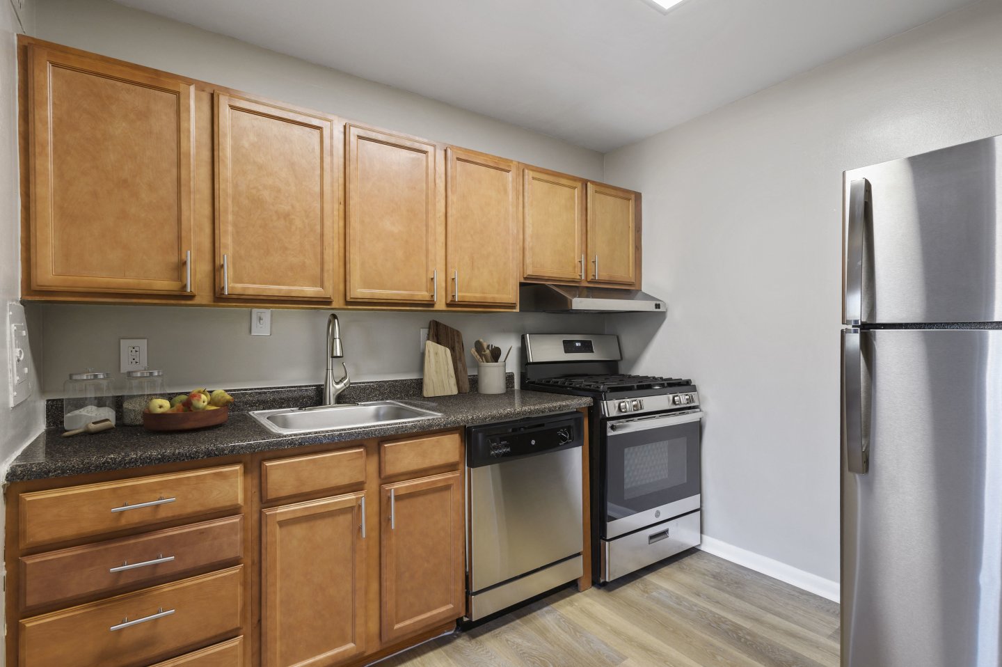 Earle Manor Apartments Image 3