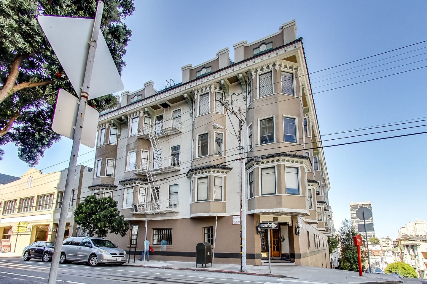 1401 Jones Image 6