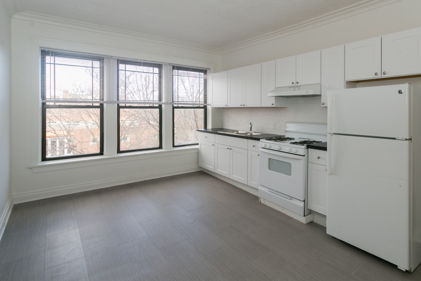 5452 S Ellis Image 3