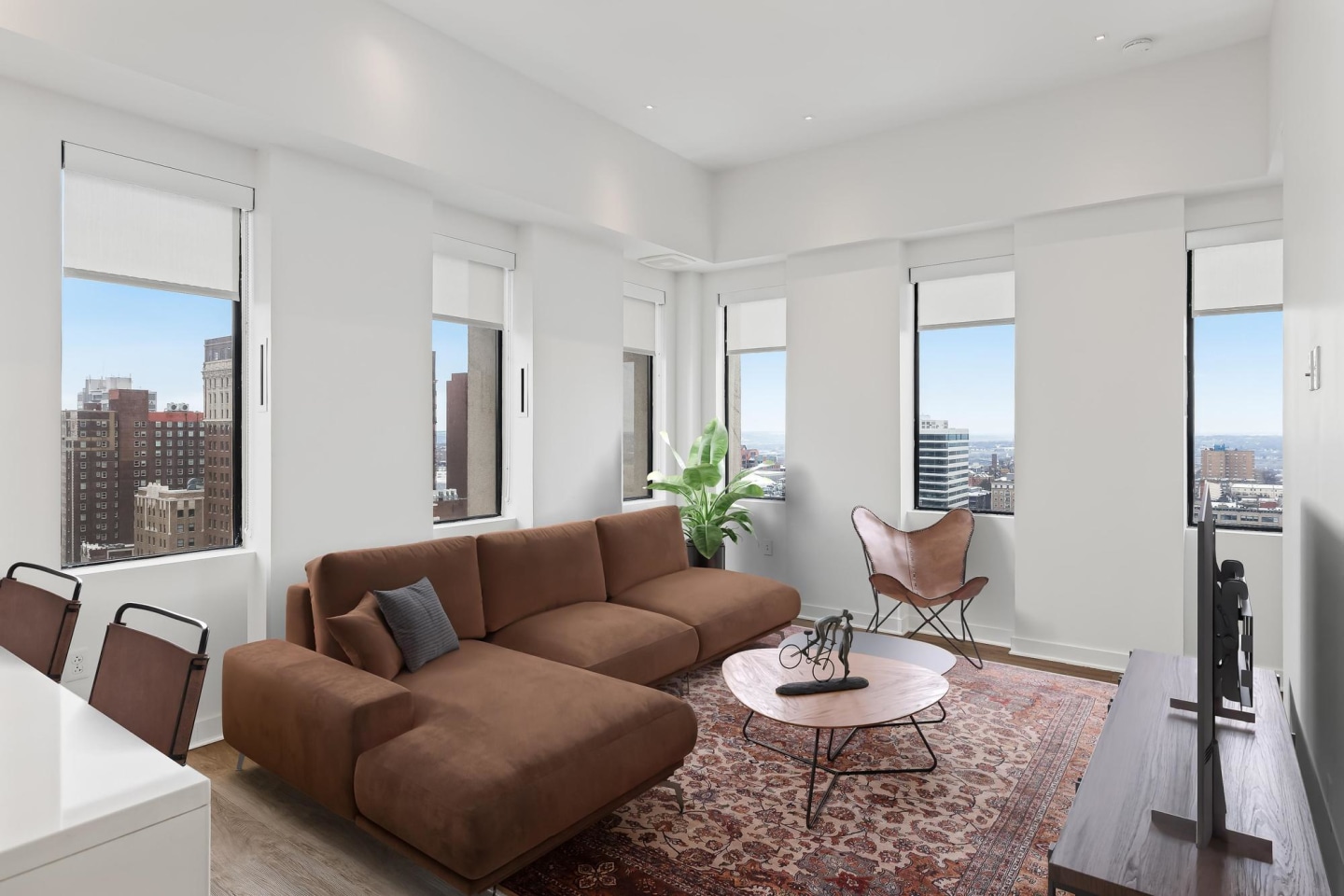 Sky on Main Luxury Apartments Image 50