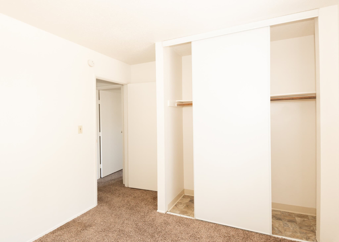 Churchill Gardens Apartments Image 38